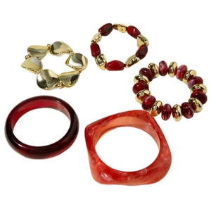 5-piece vintage red resin and gold beaded bracelet set with marble texture accents