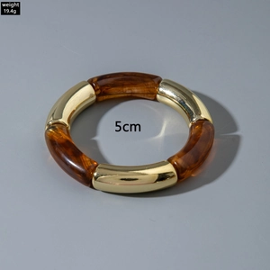 Detail view of acrylic tube bracelet showing 19.4g weight and 5cm inner diameter