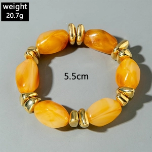 Detail view of acrylic tube bracelet with 5.5cm inner diameter and 20.7g weight