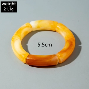Detail view of acrylic tube bracelet showing weight 21.1g and inner diameter 5.5cm