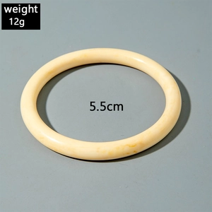 Detail view of acrylic tube bangle with 5.5cm inner diameter and 12g weight specifications