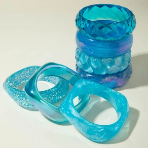 Blue resin bracelets set with glitter hearts and iridescent sequins for women