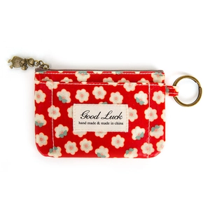 Porte-monnaie floral rouge en tissu avec étiquette Good Luck et porte-clés vintage
