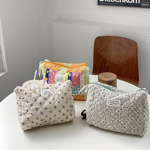 Quilted Cotton Floral Makeup Bag Large Capacity Travel Toiletry Storage Pouch Zipper Cosmetic Organizer For Women