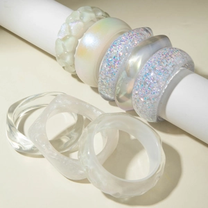 Ensemble de bracelets en résine translucide avec paillettes et finitions nacrées variés