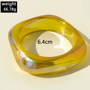Detail of yellow resin bangle showing weight 66.78g and inner diameter 6.4cm specifications