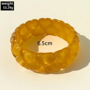 Detail of yellow glitter heart resin bangle with 53.29g weight and 6.5cm diameter
