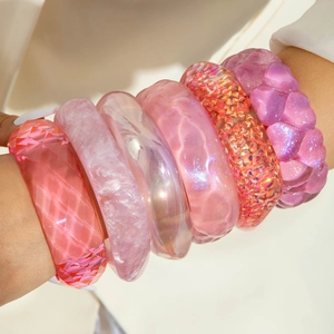 Women Pink Resin Bracelet Chunky Bangle With Water Ripples Heart Shape Glitter Marble Texture Elegant Fashion Jewelry