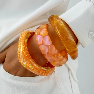 Chunky Resin Acrylic Bangle Bracelets With Heart Shape And Glitter Geometric Translucent Jewelry For Women Fashion Accessory