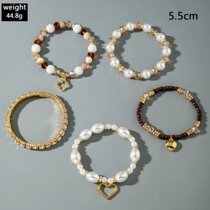 Böhmisches fünfteiliges Perlenarmband-Set mit Herzanhängern und Kleeblatt-Charm