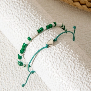 Ensemble de chevillières bohèmes avec perles vertes et cordon tressé à cœur