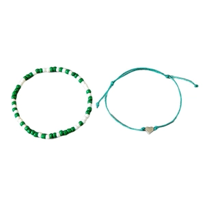 Ensemble de chevillères bohèmes faites main avec perles vertes et cœur argent
