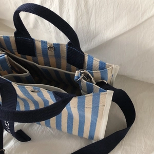 Sac fourre-tout en toile à rayures bleues et blanches avec compartiments multicouches