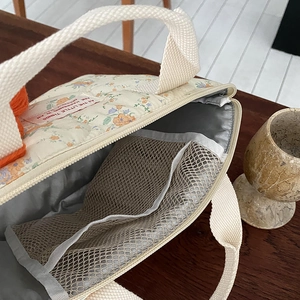 Sac à déjeuner matelassé à fleurs avec doublure thermique et poche filet interne