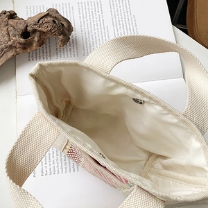 Sac fourre-tout tissé à rayures avec fermeture magnétique interne et doublure crème