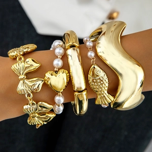 Bracelet Jonc Vintage Avec Nœud Papillon Breloques Cœur Poisson CCB Plaqué Or Et Künstliche Perles D'Imitation Bijoux Multicouches Pour Femmes