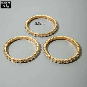 Drei goldene elastische Armbänder mit quadratischen Diamanten und 5,5 cm Innendurchmesser