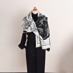 Bufanda tacto cachemira estilo africano con estampado de cebra y leopardo en blanco y negro