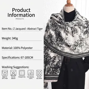 Écharpe femme motif tigre abstrait noir et blanc en polyester imitation cachemire