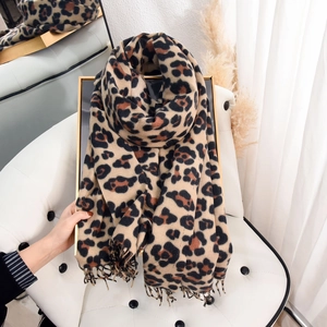 Vintage Leopard Print Scarf For Women Imitation Cashmere Winter Warm Tassel Shawl Elegant Fashion Long Wrap Accessories