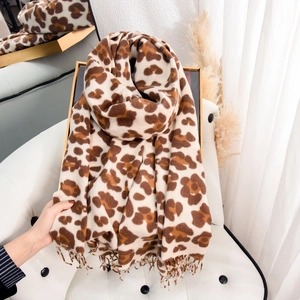 Classic leopard print thick winter scarf for women with elegant tassels and cashmere feel