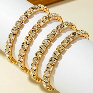 Elegantes Set aus vergoldeten Tennisarmbändern mit quadratischen Strasssteinen für Damen