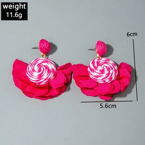 Detail of fuchsia raffia flower earrings with weight and size measurements marked