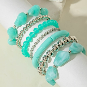 Ensemble de bracelets bohèmes multicouches avec perles turquoise et accents argentés