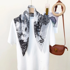 Eleganter Retro Quadratischer Schal Mit Blumen Und Tiermuster Seidiges Polyester Halstuch Für Damen