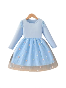 Robe fille manches longues bleue avec broderie marguerites et jupe en tulle