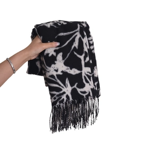 Écharpe style cachemire avec motif floral noir et blanc et pompons pour femmes