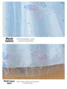 Détail d'une robe bleu clair pour filles avec broderie papillon et couches de tulle