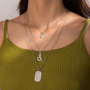 Dreilagige silberne Halskette mit Zirkon, Spiralanhänger und Mutter-Tochter-Plakette