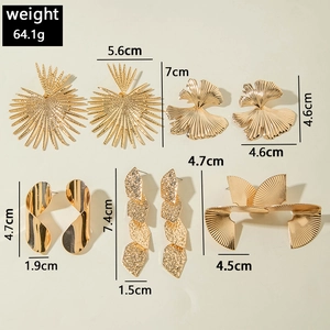 Dimensions détaillées et poids des boucles d'oreilles dorées style vintage chic