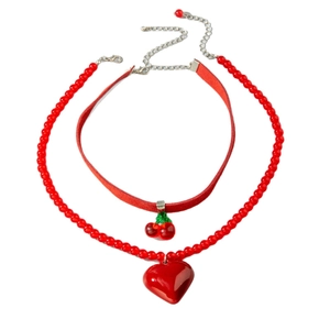 Ensemble collier ras-du-cou cerise et collier perles de cœur rouge acrylique