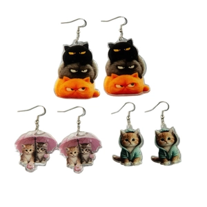 Süße Acryl Katzen-Ohrringe Set mit Kätzchen unter Regenschirm und im Kapuzenpulli
