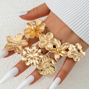 French vintage gold flower ring set featuring detailed 3D floral designs for women