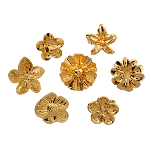 7-piece French vintage gold flower rings set featuring assorted elegant floral designs