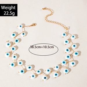 Detail der Evil Eye Halskette mit blauen Perlen und verstellbarem Karabinerverschluss