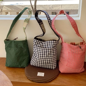 Lamb wool checkered tote bag in vintage style with large capacity shoulder design