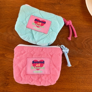 Pochette trapuntate in colori macaron con toppa a cuore e dettagli con cerniera