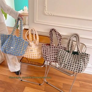 Women Plush Checkerboard Tote Bag Winter Faux Lamb Wool Shoulder Bag Large Capacity Grid Pattern Handbag For Daily Shopping