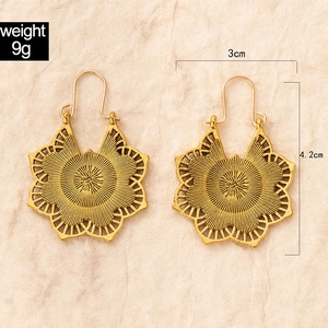 Detail of vintage bohemian hollow flower earrings in antique gold with dimensions
