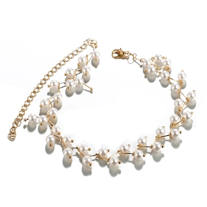 Elegante weiße Perlenzweig-Halskette mit verstellbarer Goldkette und Karabiner