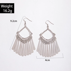 Detailed size map of silver tassel earrings showing 9.2cm length and 16.2g weight