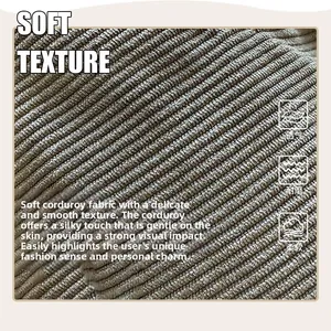 Détail rapproché de la texture du tissu en velours côtelé kaki doux pour sac bandoulière