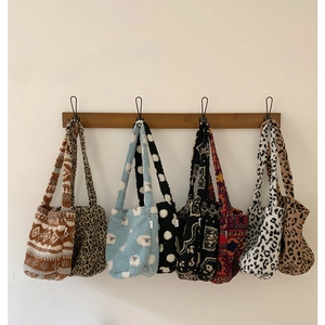 Sac Fourre-Tout en Polaire Sherpa Peluche Automne Hiver pour Femmes Style Ins Coréen Grande Capacité Ethnique Léopard Pois Mouton Sac Bandoulière