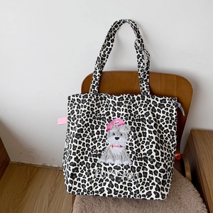 Sac fourre-tout en toile imprimé léopard avec broderie de chiot portant un chapeau rose