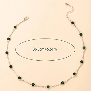 Collar minimalista de plata con pedrería verde, longitud 36,5 cm con extensión de 5,5 cm
