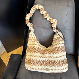 Detail of winter sherpa shoulder bag with snowflake pattern and ruched handle
